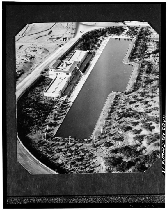 Aerial view of Fleishhacker Pool / Clements, Earl Ward and Blohme / Wikimedia Commons
Link: https://commons.wikimedia.org/wiki/File:AERIAL_VIEW_OF_ENTIRE_POOL_FROM_SOUTHEAST_-_Fleischhacker_Pool_and_Bath_House,_Sloat_Boulevard_and_Great_Highway,_San_Francisco,_San_Francisco_County,_CA_HABS_CAL,38-SANFRA,136-18.tif#/media/File:AERIAL_VIEW_OF_ENTIRE_POOL_FROM_SOUTHEAST_-_Fleischhacker_Pool_and_Bath_House,_Sloat_Boulevard_and_Great_Highway,_San_Francisco,_San_Francisco_County,_CA_HABS_CAL,38-SANFRA,136-18.tif