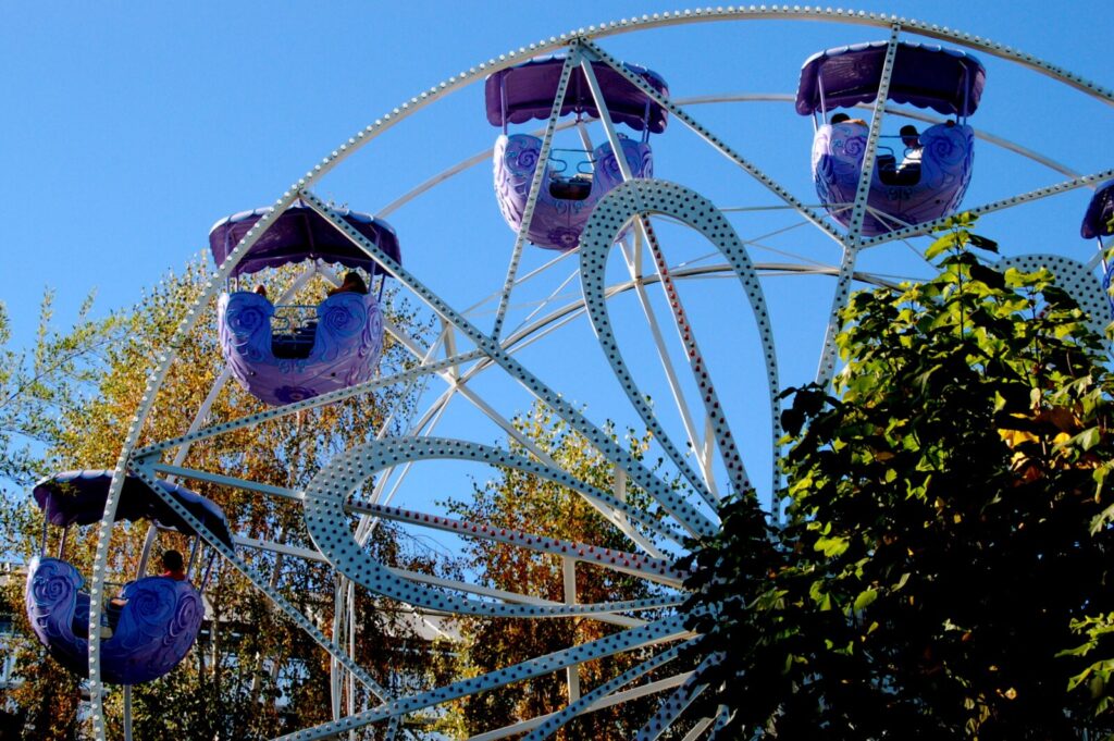 Panoramic Wheel at Gilroy Gardens Family Theme Park / Dave Parker / Flickr
Link: https://flic.kr/p/5xcJqz