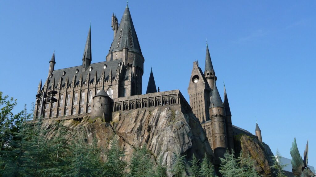 Hogwarts Castle in the Wizarding World of Harry Potter / Neil Thompson / Flickr
Link: https://flic.kr/p/9xQhT3