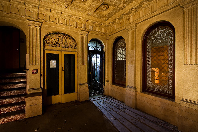 Inside the lobby of the Henery Apartments / Jonathan Haeber / Flickr
Link: https://flic.kr/p/9ckR5R