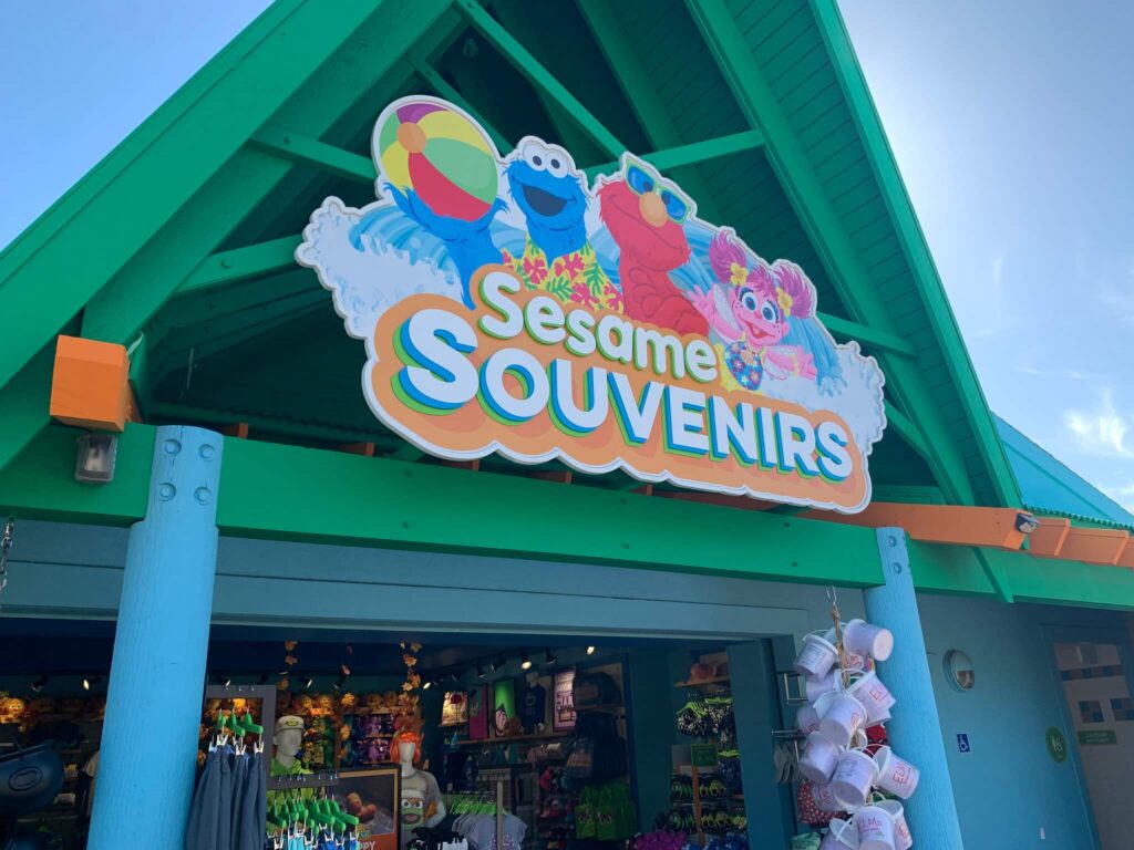 Souvenir shop at Sesame Place San Diego / Martin Lewison / Flickr
Link: https://flic.kr/p/2nWvZbU