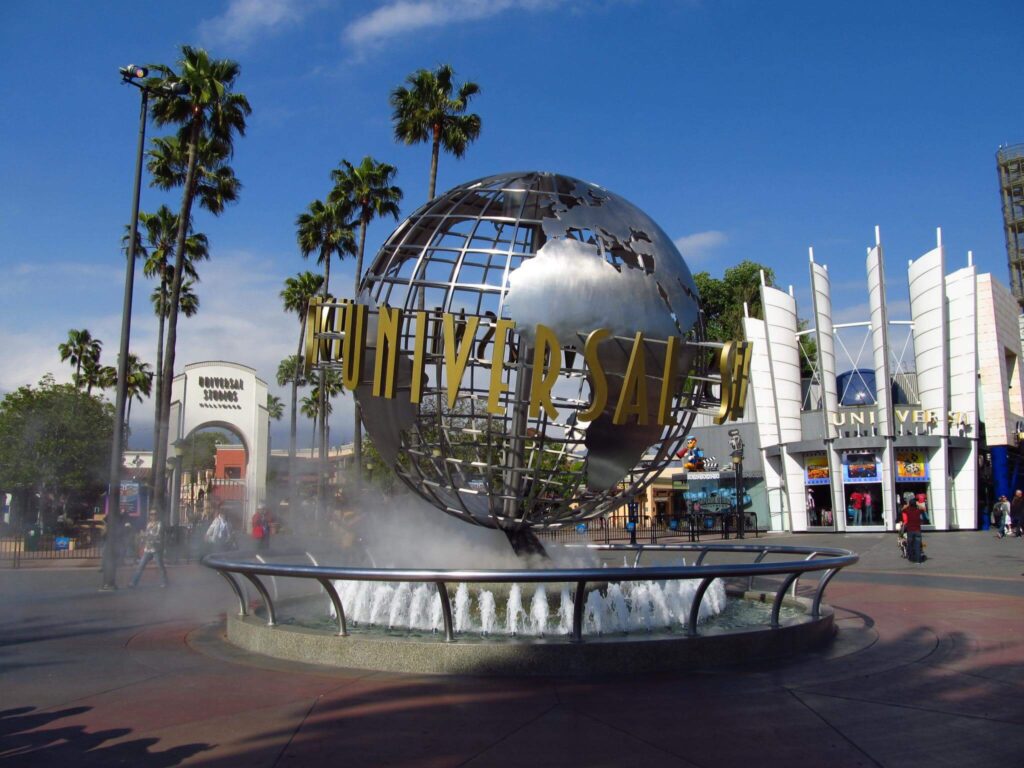 The iconic globe at Universal Studio Hollywood / Jasperdo / Flickr
Link: https://flic.kr/p/bgVtwk