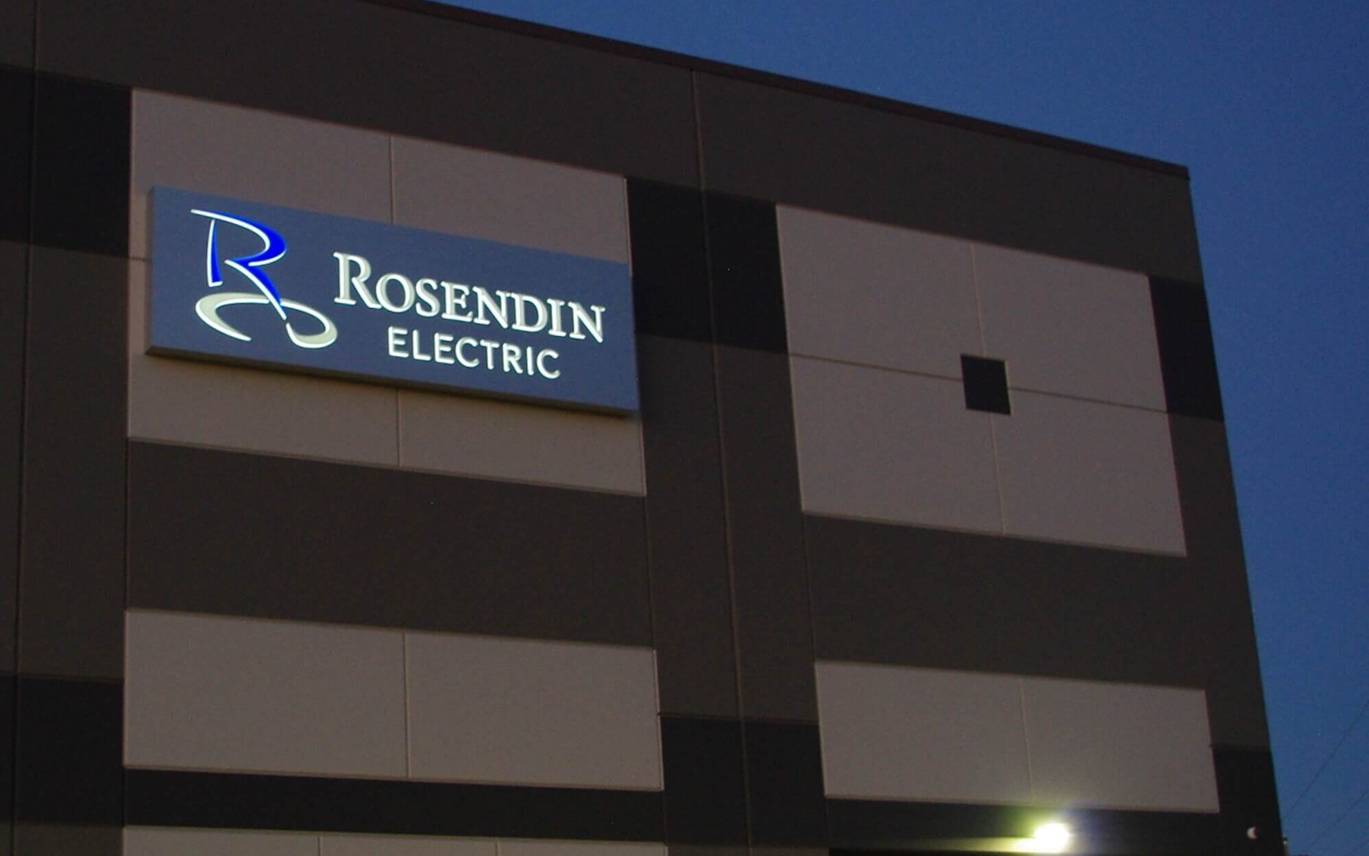 Exterior view of Rosendin Electric building / Wikimedia Commons / M.O. Stevens
Link: https://commons.wikimedia.org/wiki/File:Rosendin_Electric_-_Hillsboro,_Oregon.jpg