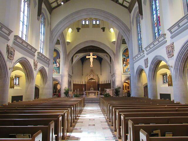 Interior view of the Cathedral of the Blessed Sacrament / Wikimedia Commons / Farragutful
Link: https://commons.wikimedia.org/wiki/File:Cathedral_of_the_Blessed_Sacrament_interior_-_Greensburg,_Pennsylvania_01.jpg