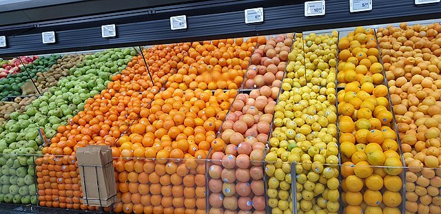 Citruses / Wikimedia Commons / Grouffles
Link: https://commons.wikimedia.org/wiki/File:Citrus_fruits_for_sale_in_a_New_Zealand_supermarket.jpg