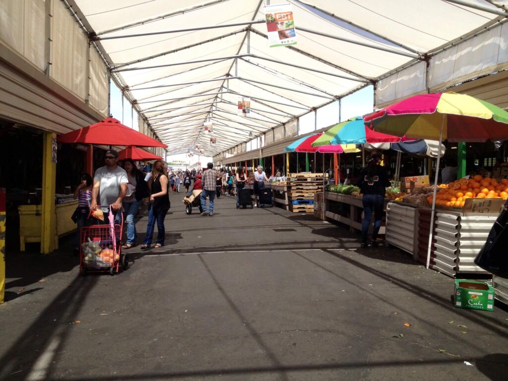 Denio's Farmers Market and Swap Meet / Flickr / Ray Bouknight
Link: https://flickr.com/photos/raybouk/8646524697/in/photolist-eb4Gy2