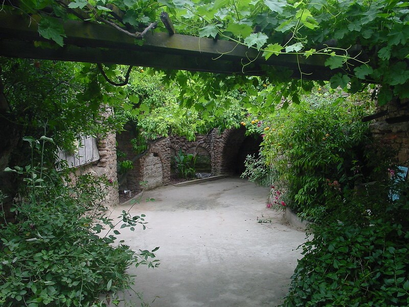 Explore the hidden beauty of Forestiere Underground Gardens / Flickr / Sandy Noyes
Link:
https://www.flickr.com/photos/robert_sandy_noyes/7735881932/