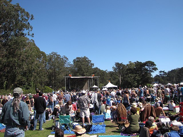 A scene from Hardly Strictly Bluegrass Festival, October 3, 2009 / Wikimedia Commons / Btwashburn56
Link: https://commons.wikimedia.org/wiki/File:Hardly_Strictly_Bluegrass_2009.jpg