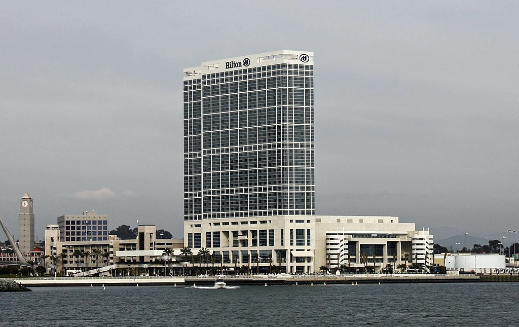Hilton San Diego Bayfront from a distance / Wikimedia Commons / Bernard Gagnon
Link: https://commons.wikimedia.org/wiki/File:Hilton_San_Diego_Bayfront_Hotel.jpg 