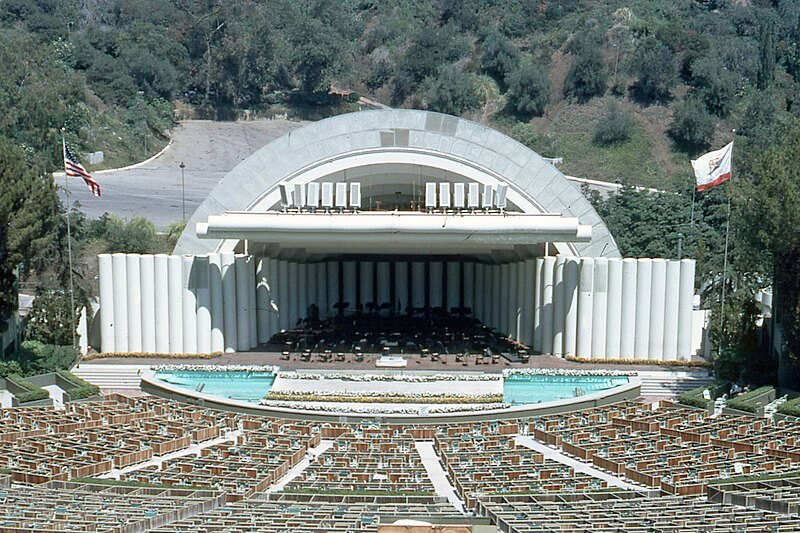 Hollywood Bowl / Wikimedia Commons / lindsaybridge
Link: https://commons.wikimedia.org/wiki/File:1971_HOLLYWOOD_BOWL_(8214495927)_(cropped).jpg
