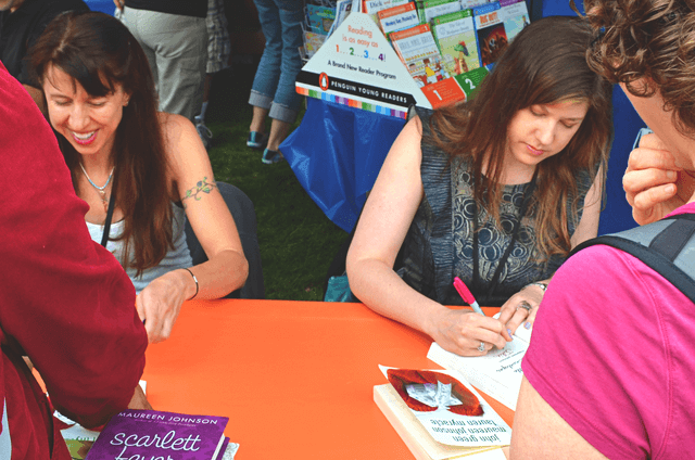 Authors signing at LA Times Festival of Books 2012 / Wikimedia Commons / genevieve719
Link: https://commons.wikimedia.org/wiki/File:(cropped)_American_authors_Lauren_Myracle_and_Maureen_Johnson_signing_at_LA_Times_Festival_of_Books_2012.png