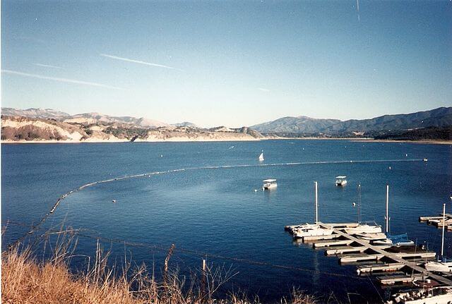Lake Cachuma / Wikimedia Commons / Py4nf
Link: https://commons.wikimedia.org/wiki/File:Lake_cachuma_1994.jpg
