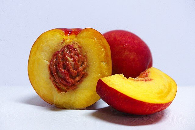 Nectarines / Wikimedia Commons / travel oriented
Link: https://commons.wikimedia.org/wiki/File:Nectarines_1.jpg