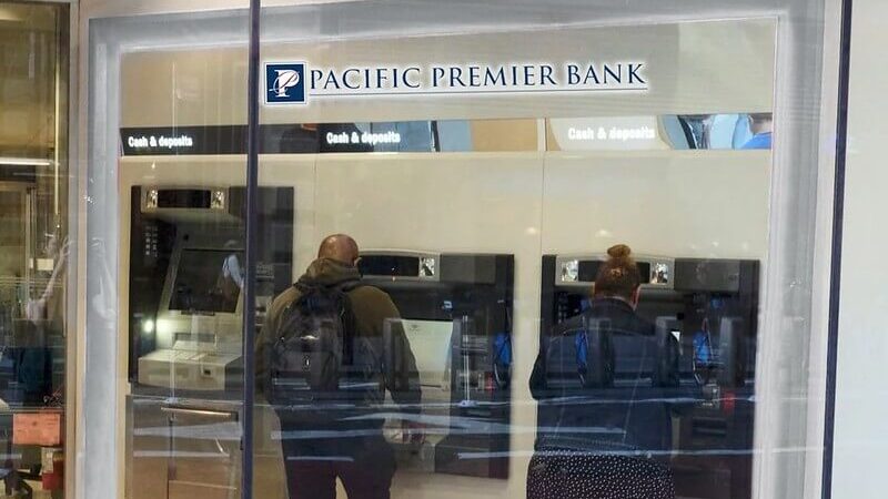 Pacific Premier Bank / Flickr / Alpha Photo
Link: https://flickr.com/photos/196993421@N03/52743788457/ 