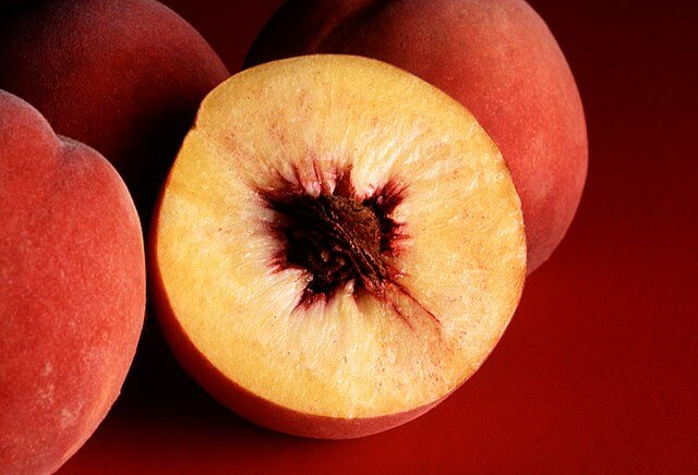 Peaches / Wikimedia Commons / Jack Dykinga
Link: https://commons.wikimedia.org/wiki/File:Autumn_Red_peaches.jpg