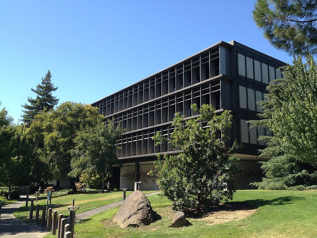 Outside view of Sacramento Municipal Utility District / Wikimedia Commons / Wcarroll3
Link:
https://commons.wikimedia.org/wiki/File:SMUD_HQ_2.JPG