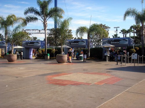 Entrance of SeaWorld San Diego / Wikimedia Commons / Zoo Fari
Link: https://commons.wikimedia.org/wiki/File:San_Diego_Sea_World.JPG