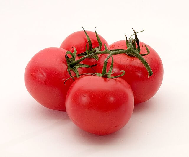 Tomatoes / Wikimedia Commons / Softeis
Link: https://commons.wikimedia.org/wiki/File:Tomato_je.jpg