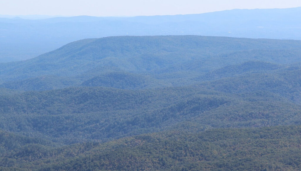 View of Brown Mountain / Wikipedia / Thomson 200 https://en.wikipedia.org/wiki/Brown_Mountain_(North_Carolina)#/media/File:Brown_Mountain,_North_Carolina_viewed_from_Beacon_Heights,_October_2016.jpg
