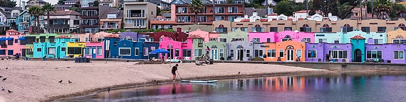 View of Capitola Beach / Wikimedia Commons / bluesbby
Source Link; https://commons.wikimedia.org/wiki/File:Capitola,_on_the_beach_(51308688464).jpg