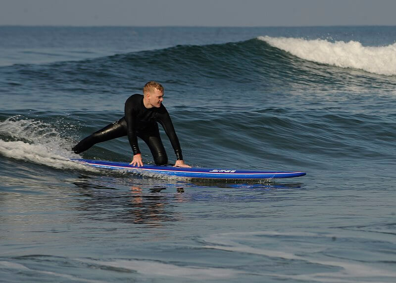 Surfer at Del Mar Beach / Wikimedia Commons / Jason J. Perry
Source Link: https://commons.wikimedia.org/wiki/File:US_Navy_111215-N-ZZ999-104_Cpl._Daniel_J._Franke,_a_patient_at_Wounded_Warrior_Battalion_West,_Naval_Medical_Center_San_Diego,_learns_to_surf_at_De.jpg