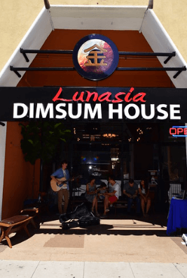 Entrance at Lunasia Dimsum House / Flickr / Jacob Dickinson
Link: https://flic.kr/p/s5nWgg