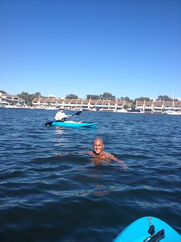 Kayakers swimming at Huntington Harbor / Wikipedia
https://en.wikipedia.org/wiki/Huntington_Harbour,_Huntington_Beach,_California#/media/File:Kayaking_Huntington_Harbour_Huntington_Beach_California.JPG