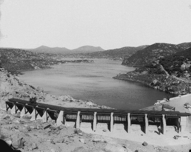 An old picture of the Lake Morena Dam / Wikipedia
https://en.wikipedia.org/wiki/Morena_Dam#/media/File:Morena_Reservoir.jpg