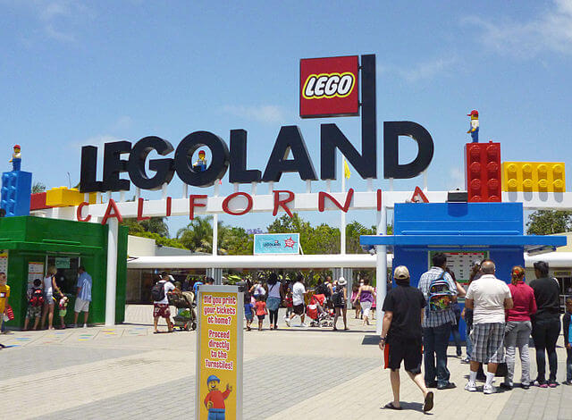 Entrance of Legoland Lego Chima Wave Pool / Wikipedia 
https://en.wikipedia.org/wiki/Legoland_California#/media/File:Legolandcaliforniaentrance.JPG