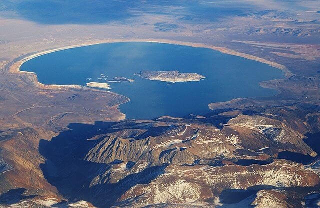 Aerial picture of Mono Lake / Wikipedia
https://en.wikipedia.org/wiki/Mono_Lake#/media/File:Mono_Lake,_CA.jpg