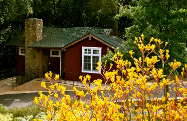 Outside angle of the Creekside Cottage / Flickr / Ranch Seeker
Link: https://flic.kr/p/7krUFv