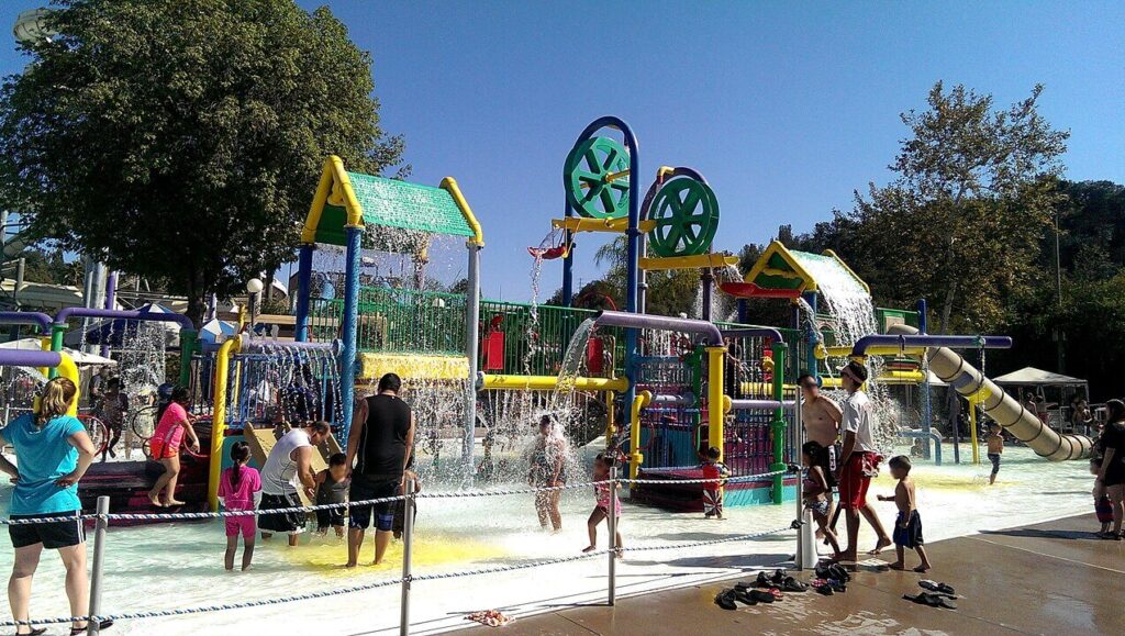 Kid's play area at Raging Waters / Wikipedia
https://en.wikipedia.org/wiki/Raging_Waters#/media/File:Kiddie_Area_at_Raging_Waters_San_Dimas.jpg