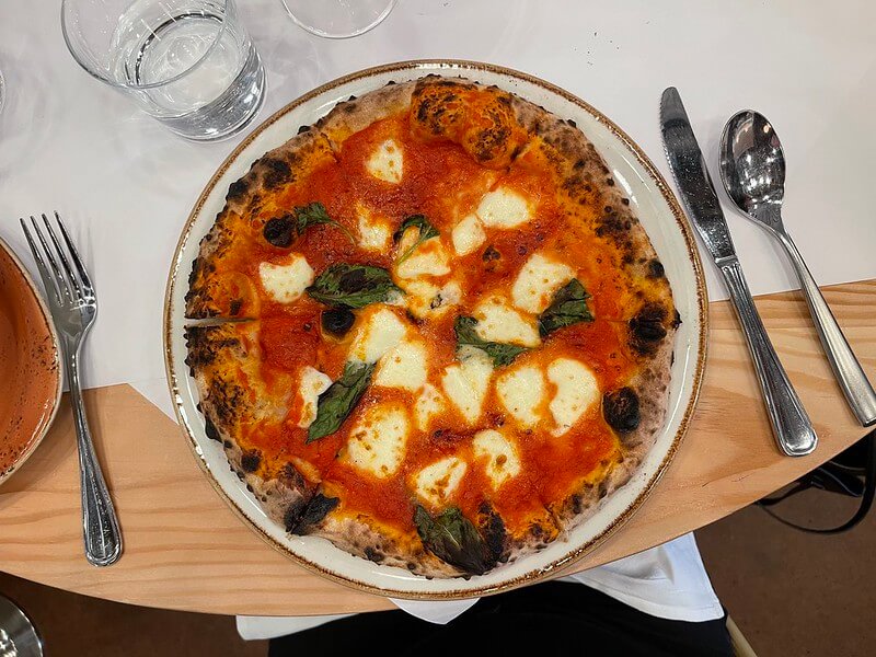 Pizza Margherita at Scala Ostera / Flickr
https://flic.kr/p/2ohwimw