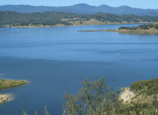 Scenic view of Lake Nacimiento / Flickr / Monterey Lakes Resorts
Link: https://flic.kr/p/fCDMqE