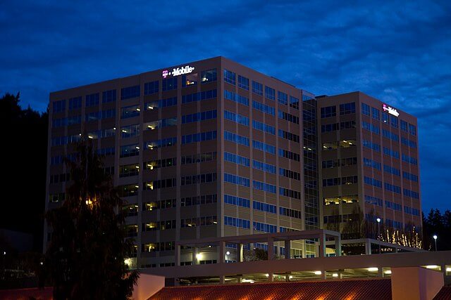 T-mobile headquarters / Wikipedia
https://en.wikipedia.org/wiki/T-Mobile_US#/media/File:T-Mobile_Headquarters_in_Bellevue,_WA.jpg