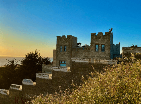 The exterior of Sam's Castle / Flickr / patia
Link: https://flic.kr/p/2j7xdBA