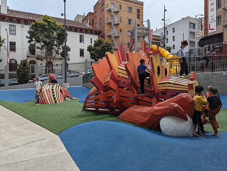 Chinese Playground in Willey "Woo Woo" Playground / Wikimedia Commons / milu92
Source Link: https://commons.wikimedia.org/wiki/File:Chinese_Playground_(dragon_structure).jpg