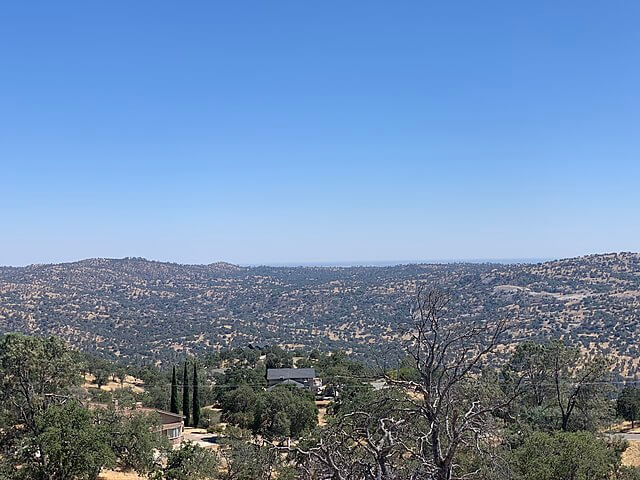 View of Yosemite Lake Park from Lilly Mountain / Wikipedia
https://en.wikipedia.org/wiki/Yosemite_Lakes_Park,_California#/media/File:Yosemite_Lakes_Park.jpg