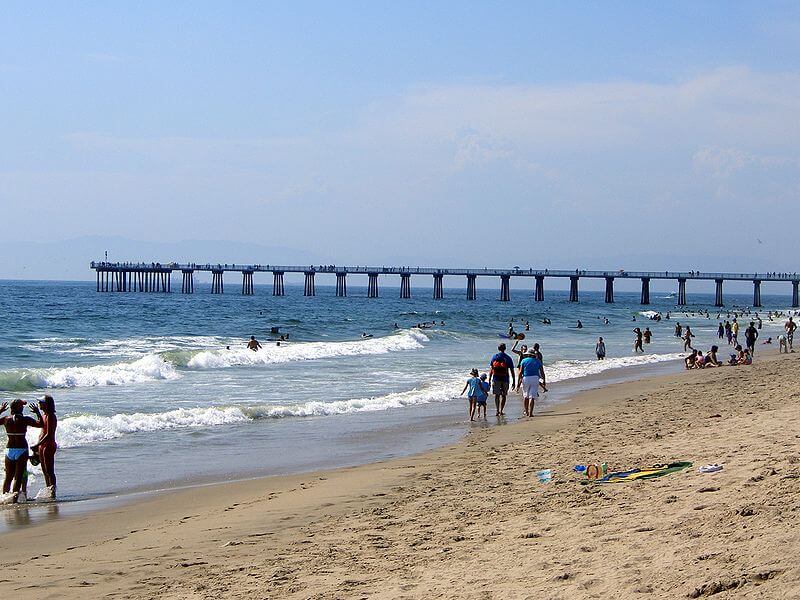 View of Hermosa Beach / Wikimedia Commons / Estrategy
Source Link: https://commons.wikimedia.org/wiki/File:Hermosa_beach_summer_day.jpg