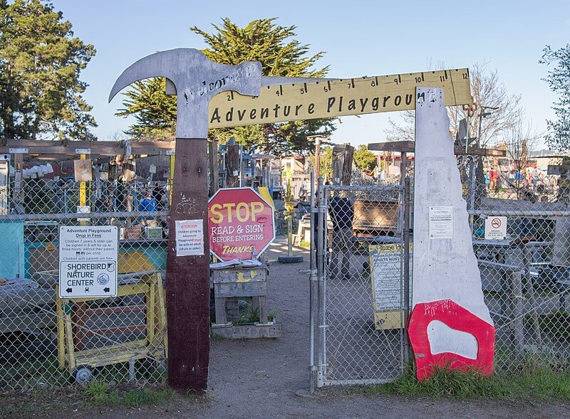 Entrance of Adventure Playground / Wikimedia Commons / Rhododendrites
Source Link: https://commons.wikimedia.org/wiki/File:Adventure_Playground_(11988)a.jpg