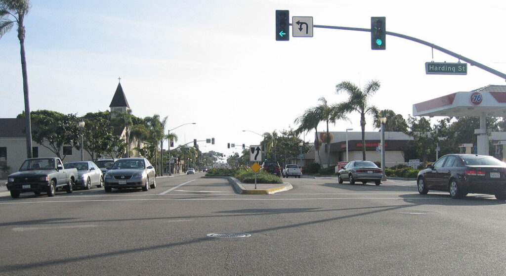 Street View of Carlsbad / Wikipedia / Buchanan Hermit https://en.wikipedia.org/wiki/Carlsbad,_California#/media/File:Carls-downtown.jpg
