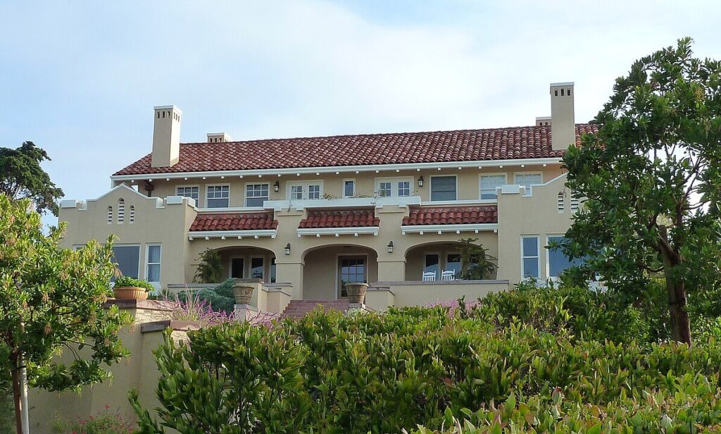 Historic Building in Del Mar / Wikipedia / Bobak Haéri https://en.wikipedia.org/wiki/Del_Mar,_California#/media/File:2010-1026-CanfieldWrightHouse_(cropped).jpg
