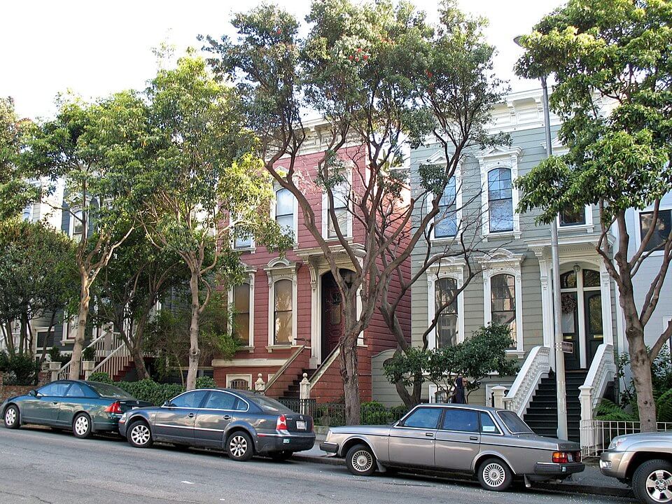 Notable Building in Japantown / Wikipedia / Sanfranman59 https://en.wikipedia.org/wiki/Japantown,_San_Francisco#/media/File:Bush_St.-Cottage_Row_Historic_District_1.JPG
