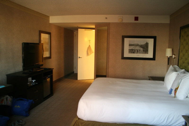 Room at Hilton Long Beach / Flickr / Miss Shari https://flic.kr/p/6DFqGo
