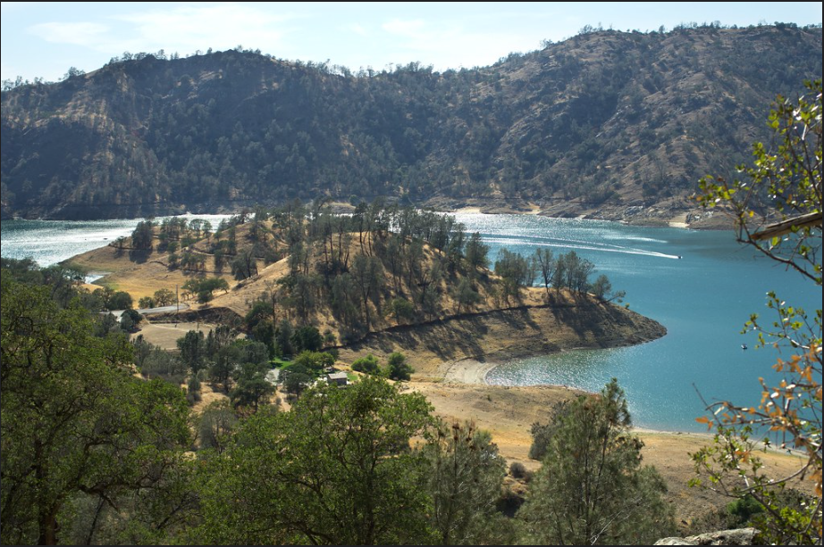 Millerton Lake from the San Joaquin River Trail / Flickr / David Prasad

Link: https://www.flickr.com/photos/33671002@N00/14680559006