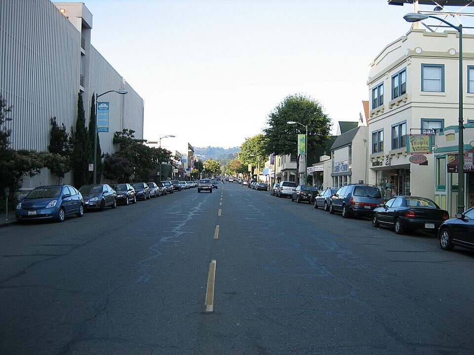Street View of Piedmont Avenue  / Wikipedia / Daniel Olsen https://en.wikipedia.org/wiki/Piedmont_Avenue_(Oakland,_California)#/media/File:Piedmont_Avenue,_Oakland.jpg
