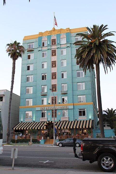 View of The Georgian Hotel / Wikipedia / Jelson25 https://en.wikipedia.org/wiki/Georgian_Hotel#/media/File:Georgian_Hotel_Santa_Monica.jpg
